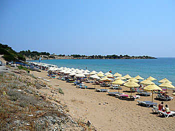 Fina och barnvänliga stränder på Rhodos i Grekland. 