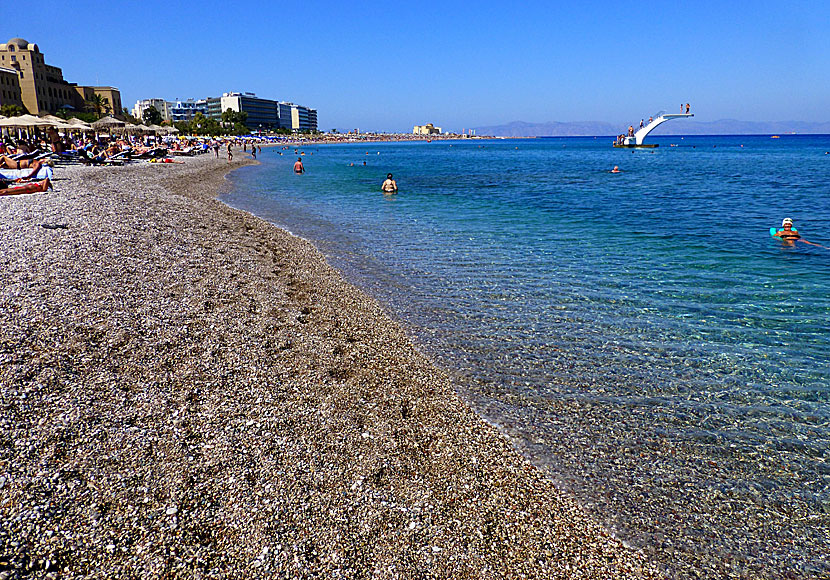 Elli beach, kasinot och hopptornet i Rhodos stad.