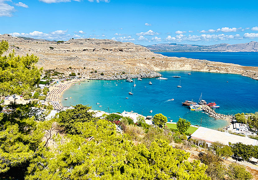 Lindos beach sett från Akropolis på Rhodos.