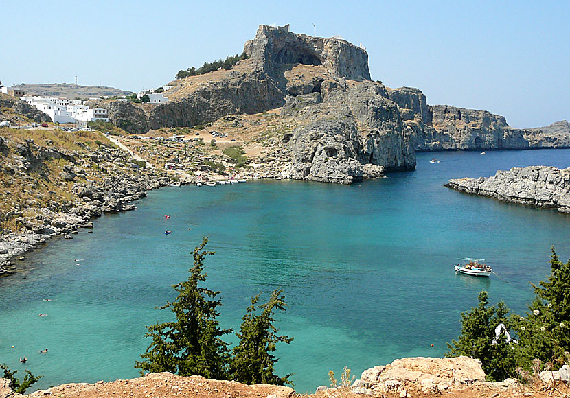 Lindos sett från Saint Paul bay på Rhodos.