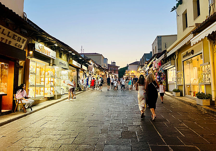 Socrates (Socratous) street i Rhodos gamla stad.