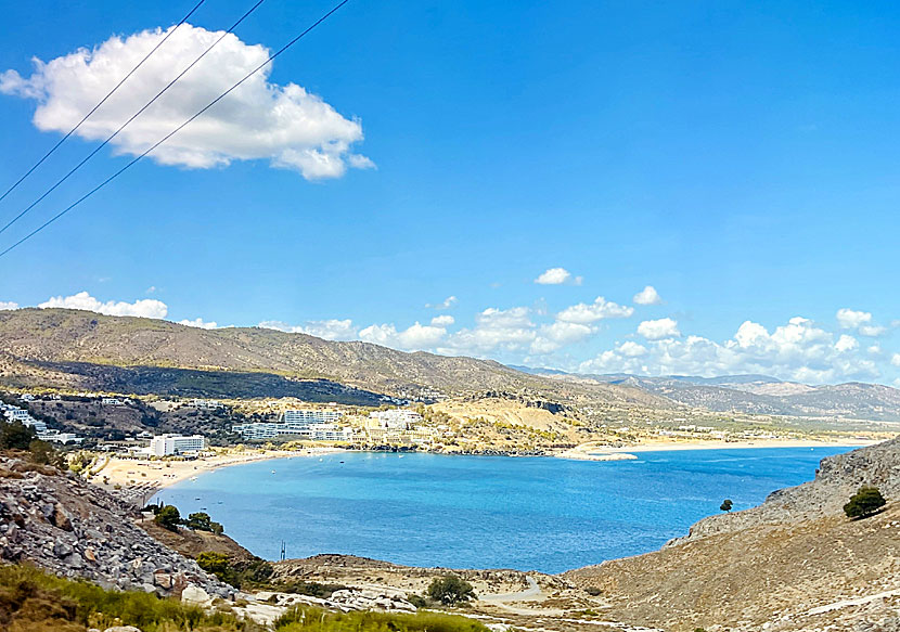 Vlycha beach ligger strax norr om Lindos på Rhodos.