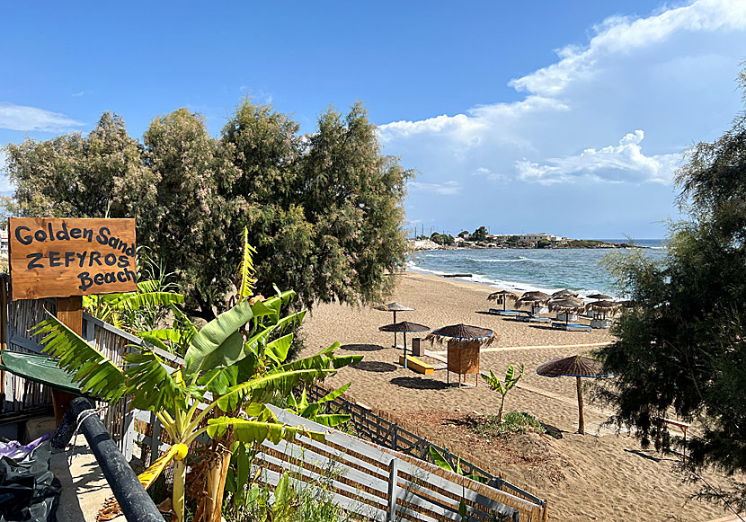 Zefyros beach ligger strax före den stora hamnen Akandia i Rhodos stad.