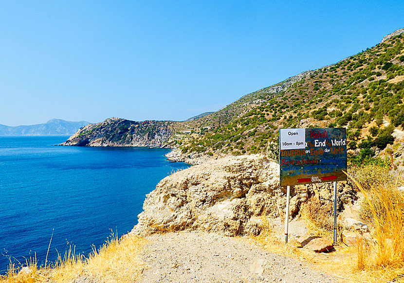 Taverna at the end of the world ligger cirka 3,5 kilometer sydväst om Limnionas beach.