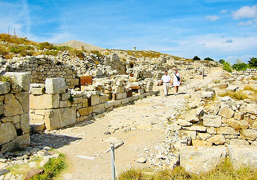 Ruinerna efter Ancient Thira på Santorini i Kykladerna. 