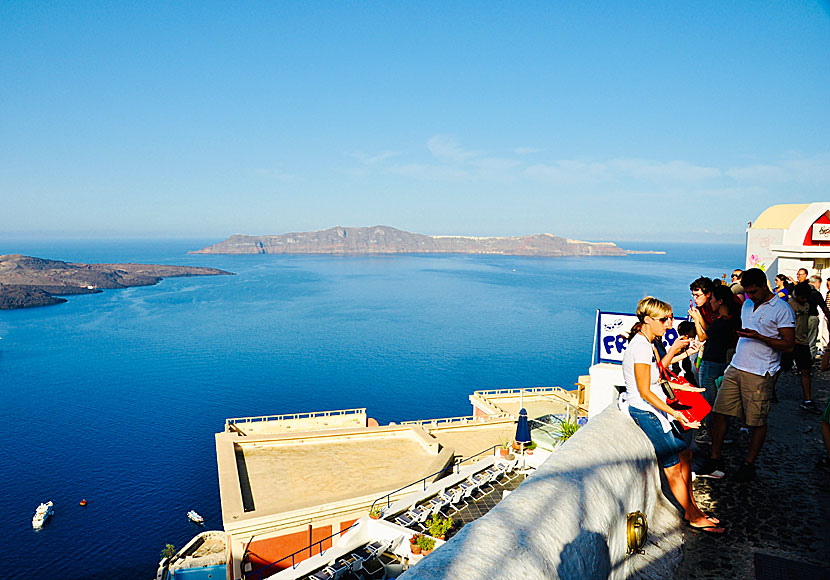 Fira, eller Thira, på Santorini är en av världens vackraste byar.  