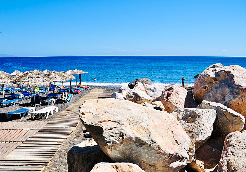 Den del av Kamari beach som ligger närmast Santorinis flygplats.