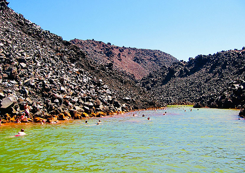 Båtutflykt till de heta källorna vid vulkanerna utanför Santorini.