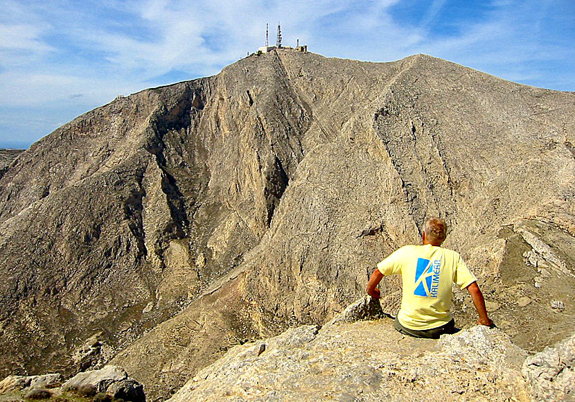 Vandra till Ancient Thira på Santorini via berget Profitis Elias och byn Pyrgos.