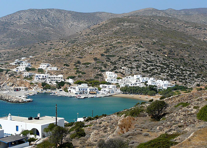 Hamnen på Sikinos. Alopronia beach.