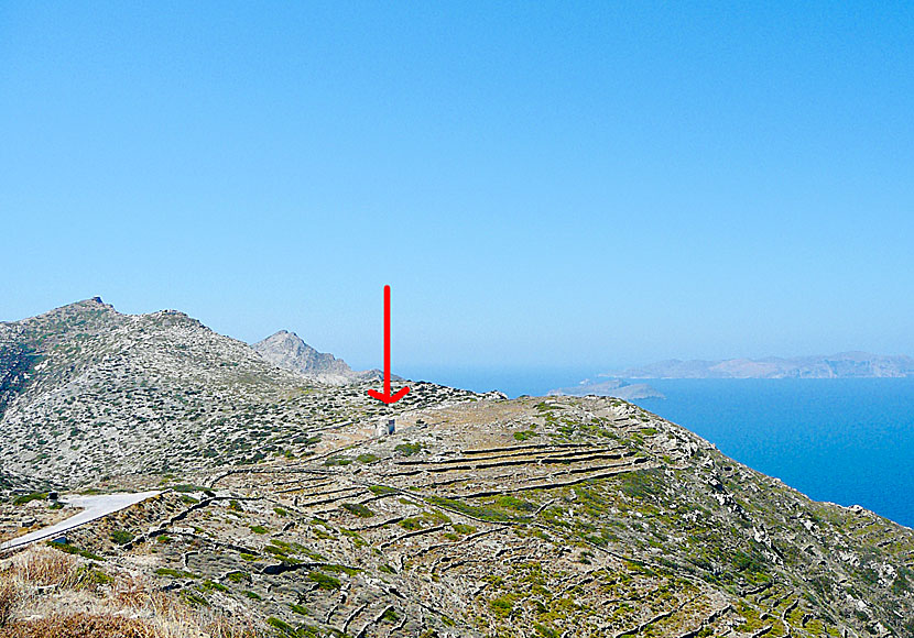 Från Episkopi på Sikinos har man fin utsikt över Folegandros. 