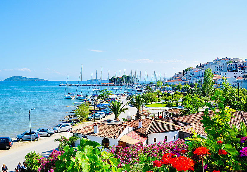 Skiathos stad i ögruppen Sporaderna i Grekland.