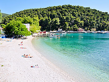 Agnontas beach på Skopelos.