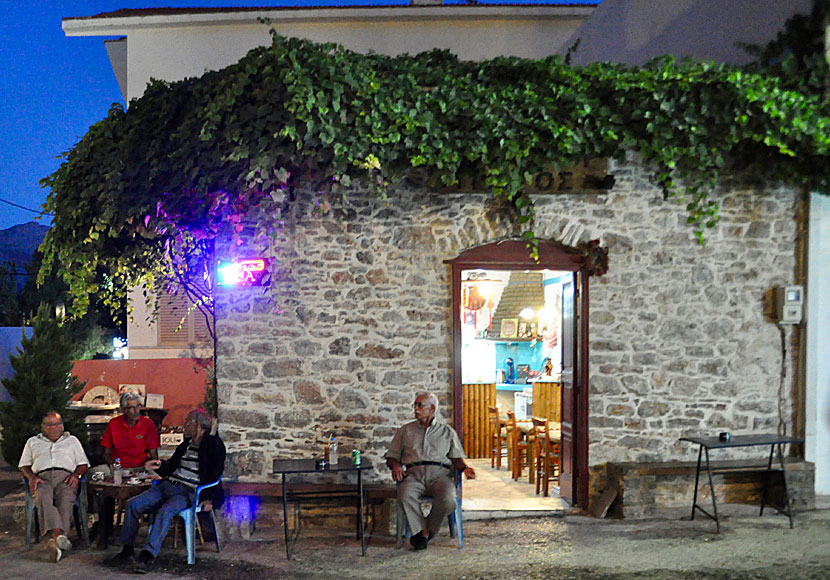 George Cafe Bar på torget i Livadia.