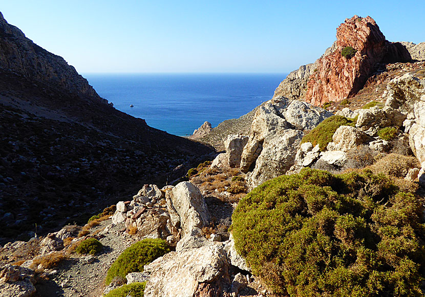 Vandra till Tholos beach på Tilos.  