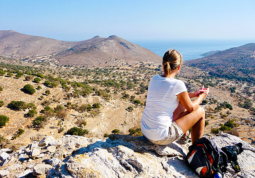 Vandra till Mikro Chorio från Lethra beach på Tilos.