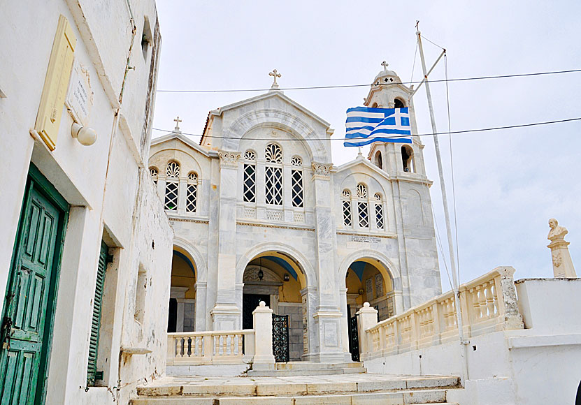 Isternia church är byggd av marmor från Tinos.