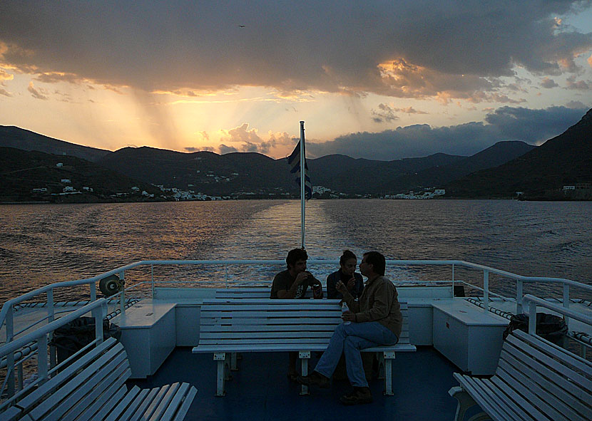 Express Skopelitis lämnar Katapola  på Amorgos en tidig morgon.