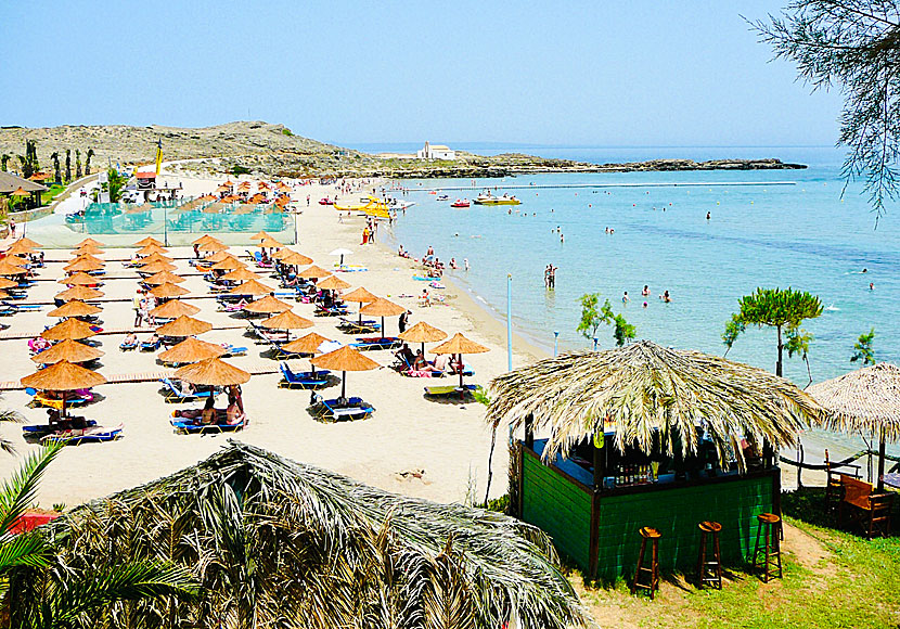 Agios Nikolaos beach på Zakynthos är populär bland ungdomar som gillar att festa.