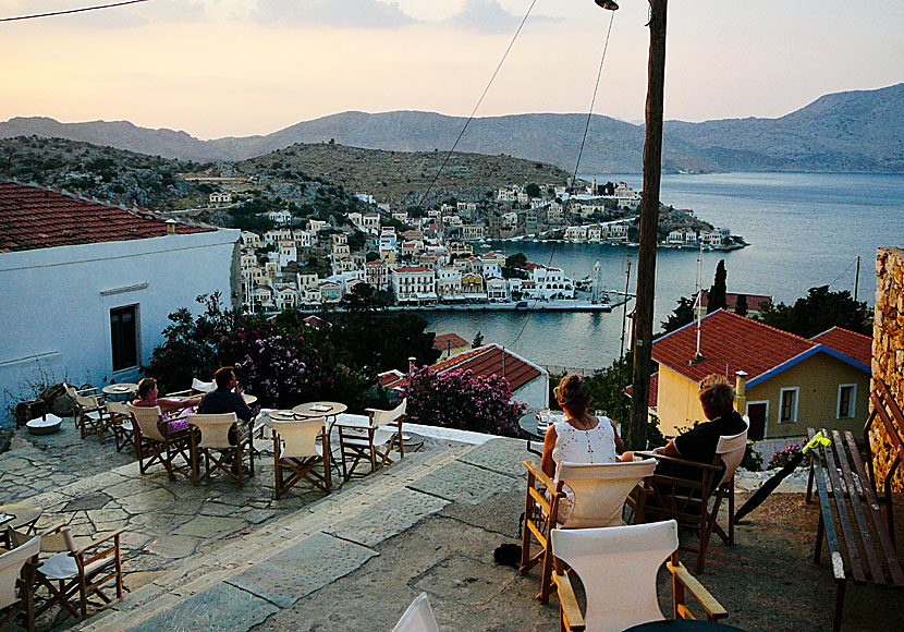 Solnedgången över Gialos på Symi sett från Chorio.