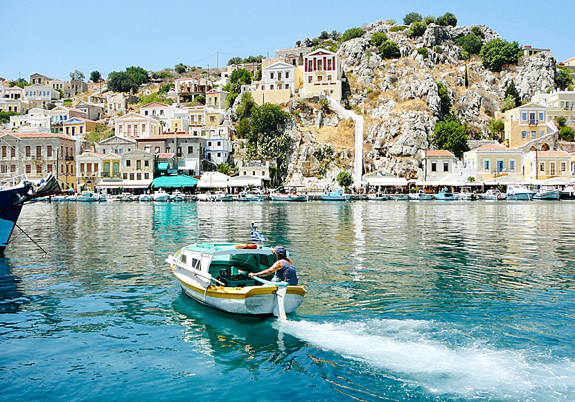 Om du bor på Rhodos kan jag varmt rekommendera en dagsutflykt med båt till vackra Symi.