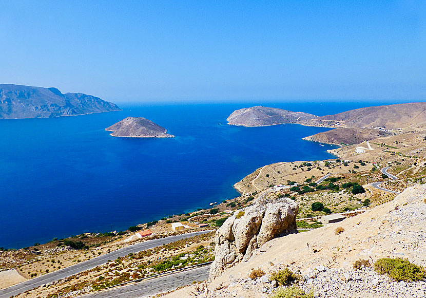 Vill du hyra bil eller moped på Telendos får du åka över till Kalymnos.