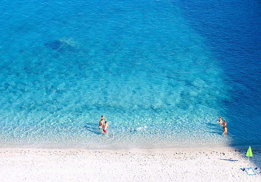 Katergo beach är en av flera mysiga stränder på ön Folegandros  i Grekland.