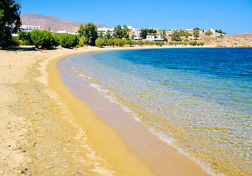 I Livadaki på Serifos finns en fin sandstrand och flera bra hotell och restauranger.