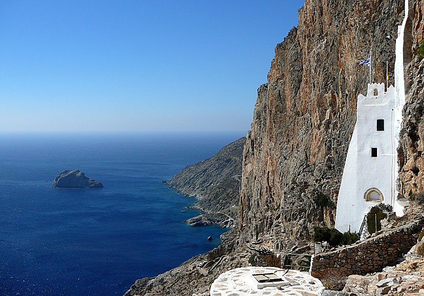 Kloster på öarna Amorgos och Thassos i Grekland.