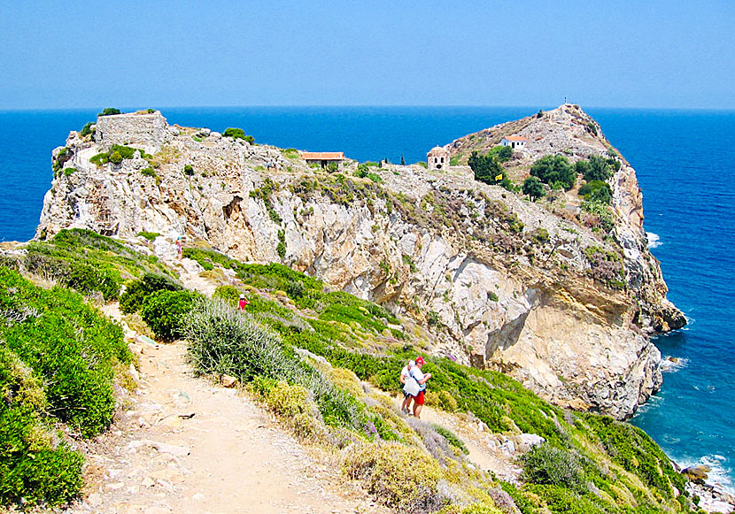 Skiathos forna huvudstad Kastro får man inte missa när man reser till ön Skiathos i Grekland. 