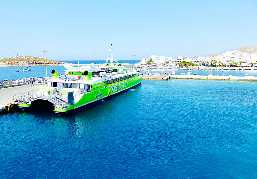 Katamaran av typen Flying Cat i hamnen på Naxos i Kykladerna.