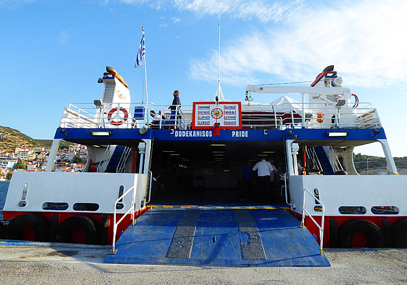 Katamaranen Dodekanisos Pride i hamnen i Pythagorion på Samos trafikerar många öar i Dodekaneserna.