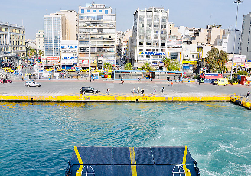 Blue Star Ferries i hamnen i Pireus.