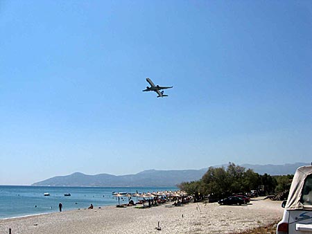 Samos. Hörs flygplanen?