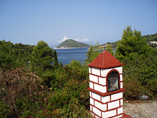 På väg mot bl a Milia Beach kan man se den lilla ön Dasia. Skopelos .