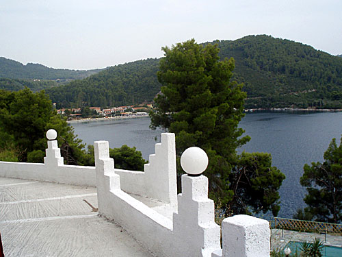 Vy ner mot Panormos. Skopelos.