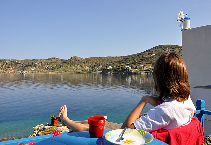 Eleni on the Beach. Balkong. Frukost. Amorgos.