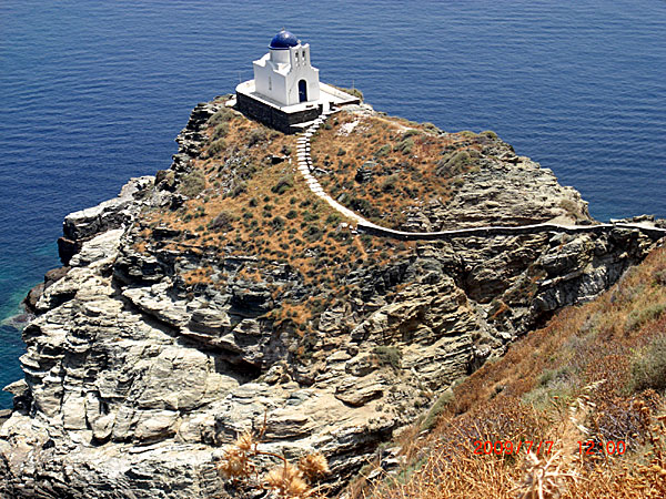 Kyrka nedanför Kastro på Sifnos.