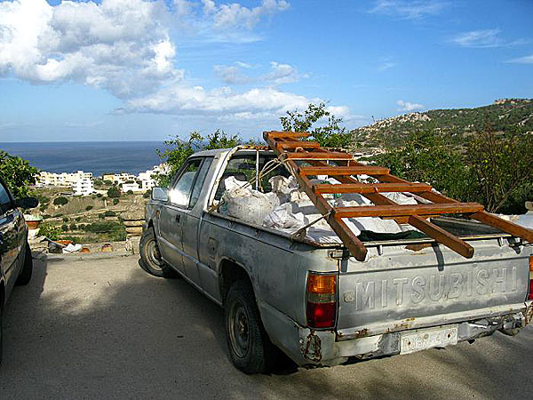 Plocka oliver på Karpathos