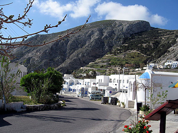 Vår bygata i Kamari på Santorini.