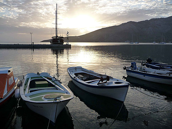 Segelbåtar i Livadia på Tilos.