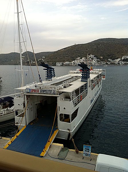 Utsikt från balkongen på Pension Amorgos i Katapola.