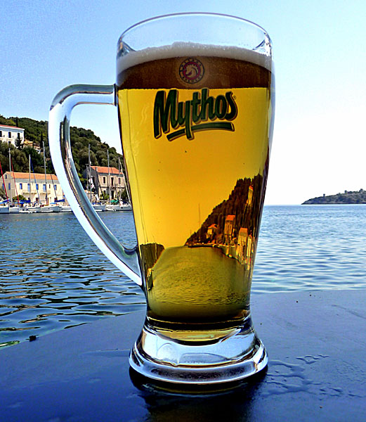 Mythos på Spavento bar vid vattnet i Kioni på Ithaka.