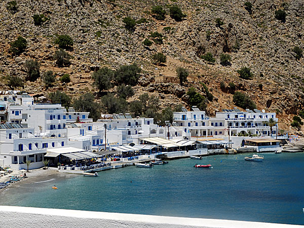 Utsikt från balkongen i Loutro på Kreta.