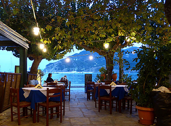 Skopelos stad. Tavernor.