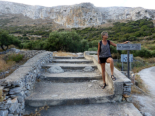 Amorgos. Vandring mot Langada börjar i byns östra vägkorsning.