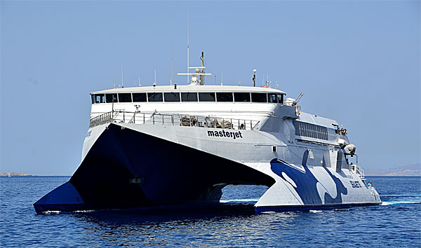 Masterjet mellan Mykonos och Naxos.