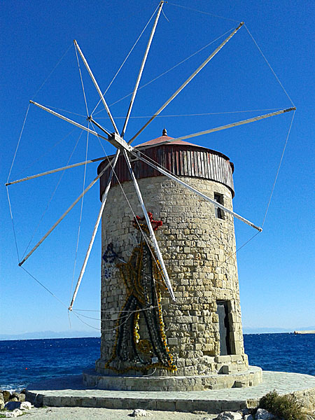 Väderkvarnarna i Mandrakihamnen. Rhodos.